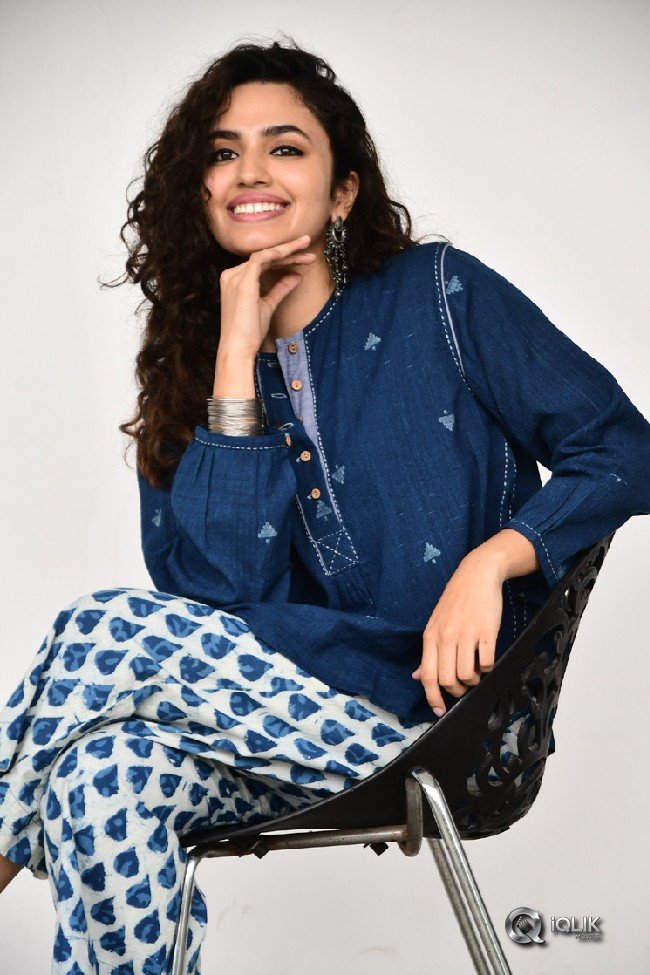 Malavika-Nair-New-Stills